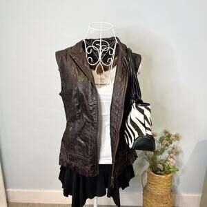 Gorgeous vintage y2k brown faux leather fitted zip-up vest